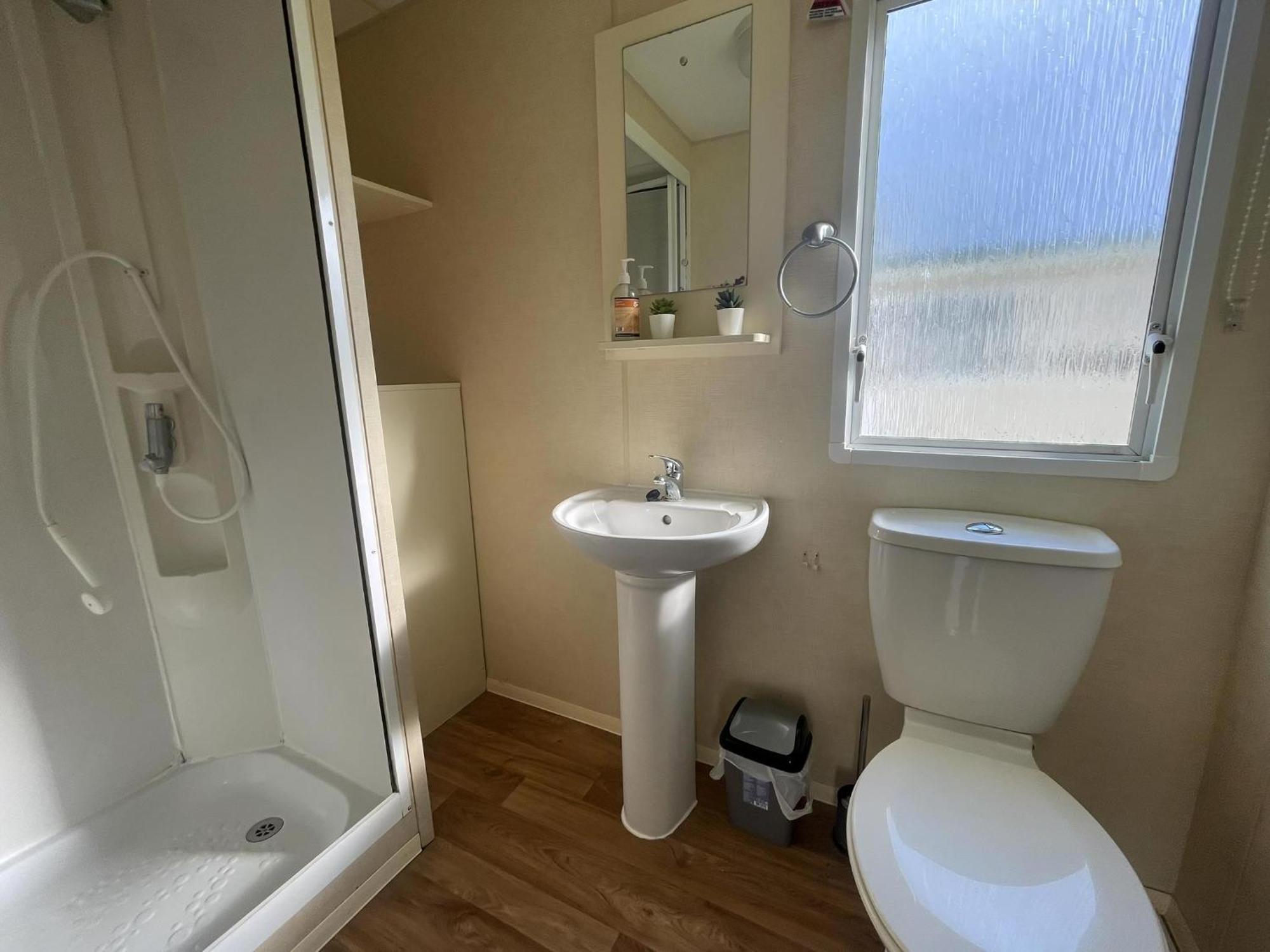 Lovely 8 Berth Caravan At St Osyth Beach Holiday Park Ref 28101G Clacton-on-Sea Bagian luar foto